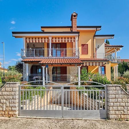Haus Ana Lägenhet Poreč Exteriör bild