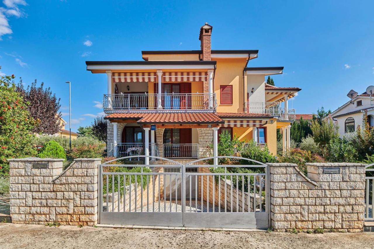 Haus Ana Lägenhet Poreč Exteriör bild