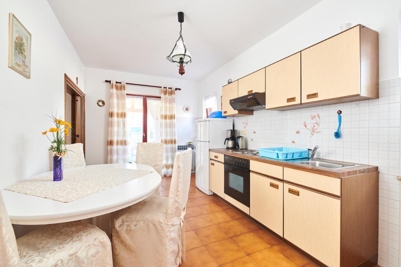 Haus Ana Lägenhet Poreč Exteriör bild