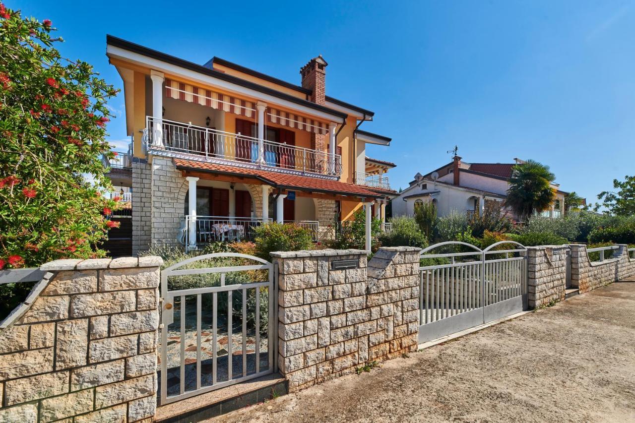 Haus Ana Lägenhet Poreč Exteriör bild