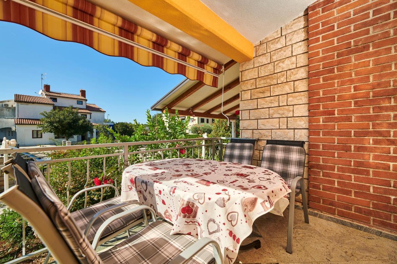 Haus Ana Lägenhet Poreč Exteriör bild